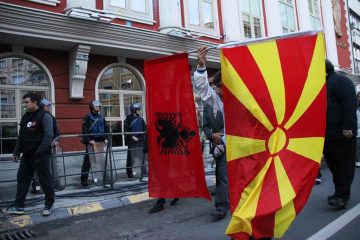 macedonie staat op klappen