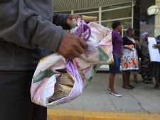 De verkapte terugkeer  van de Zimbabwaanse dollar