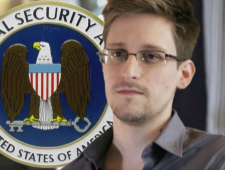Poetin geeft Russisch staatsburgerschap aan klokkenluider Edward Snowden