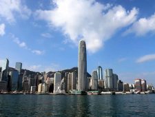 China zet 45 prodemocratische activisten gevangen in Hongkong