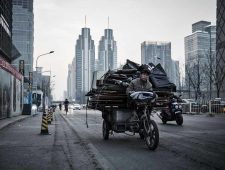 Chinese afvalsorteerders krijgen stank voor dank