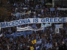Macedonië, pas je naam aan en word lid van NAVO en EU