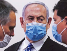 Netanyahu in de beklaagdenbank