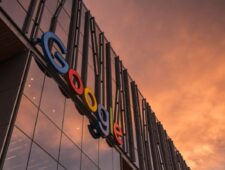 Google dreigt Australië met vertrek | EP wil sancties tegen Rusland