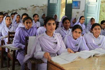 800px Girls in school in Khyber Pakhtunkhwa Pakistan 7295675962