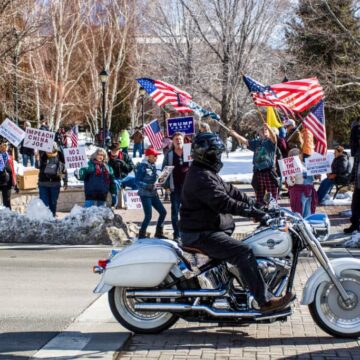 ‘Het zorgwekkende van complottheorieën is dat ze het debat verstoren’