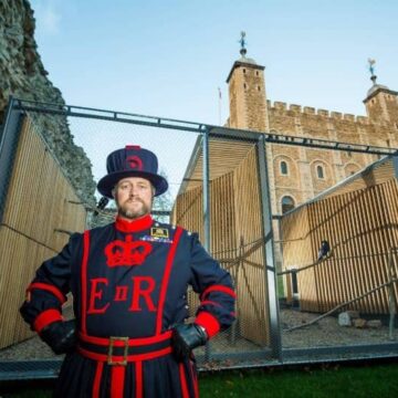 De ravenmeester van de Tower of Londen