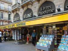 Iconische boekwinkel in Parijs moet sluiten | Opnieuw burgers aangevallen in Niger
