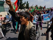 Honderden Afghanen demonstreren tegen de taliban | Cruiseschip op waterstof