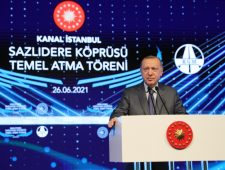 Wie betaalt de rekening voor Erdogans ‘krankzinnige’ kanaal?