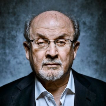 Salman Rushdie is op Substack. ‘Welke stemmen de ruimte krijgen is een belangrijke vraag’