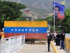 Venezuela heropent de grens met Colombia | Klap voor toerisme in Kenia