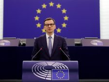 De woordenstrijd tussen de Poolse premier en de EU