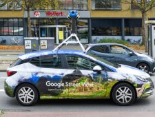 Tijdreizen met Street View: ‘Online staat mijn overleden vader nog in zijn tuin’