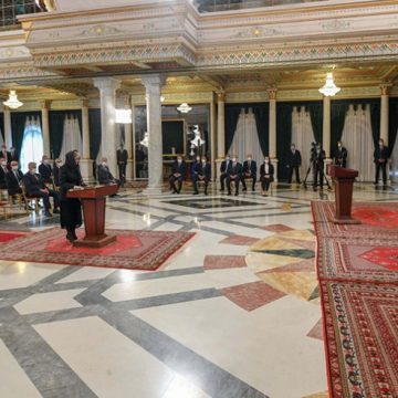 Hoeveel macht krijgt de eerste vrouwelijke premier van Tunesië eigenlijk echt?