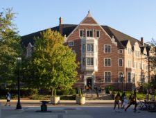 Seksueel roofdiergedrag op de Amerikaanse campus