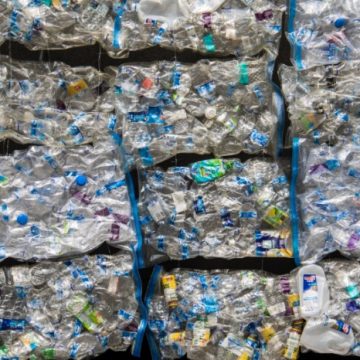 ‘Amazon voor gerecycled plastic’ moet een einde maken aan plasticsoep