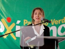 Oud-gijzelaar Ingrid Betancourt doet gooi naar Colombiaans presidentschap