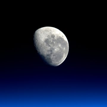 NASA stelt de terugkeer van astronauten naar de maan uit tot 2026