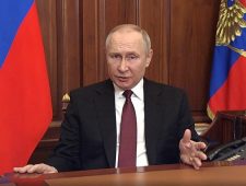 Poetin biedt excuses aan voor nazi-opmerkingen Sergej Lavrov