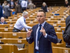 Bulgaarse europarlementariër brengt Hitlergroet in Europees Parlement