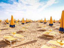Nieuwe wet moet Italiaanse stranden weer vrij toegankelijk maken