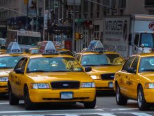 Uber sluit vrede met gele taxi’s in New York