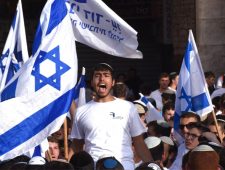 Israël: Gespannen ‘vlaggenmars’ in Jeruzalem