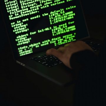 Een kijk in de chats van internetcriminelen