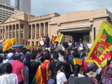 Sri Lankanen richten protestdorp op waar religies vreedzaam samenleven
