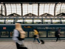 Voor 9 euro heel Duitsland door per trein: deze journalist onderzoekt of dat leuk is