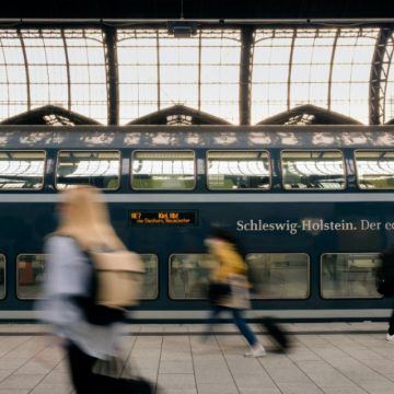 Voor 9 euro heel Duitsland door per trein: deze journalist onderzoekt of dat leuk is