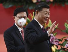 President Xi prijst ‘één land, twee systemen’-principe tijdens jubileum Hongkong