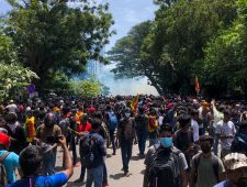Sri Lankaanse premier roept noodtoestand uit na vlucht president