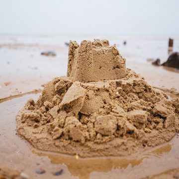 Het bewogen leven van een zandkorrel