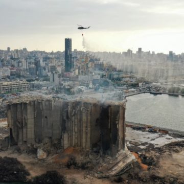 Libanon: beschadigde silo’s in geplaagde haven van Beiroet storten in