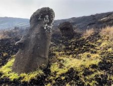 Paaseiland: heilige beelden beschadigd door brand
