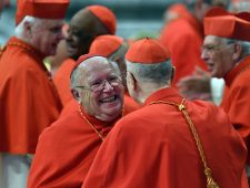 Tien Franse bisschoppen en kardinaal beschuldigd van seksueel misbruik