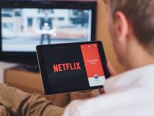 Netflix lanceert controversiële documentairereeks over Harry en Meghan