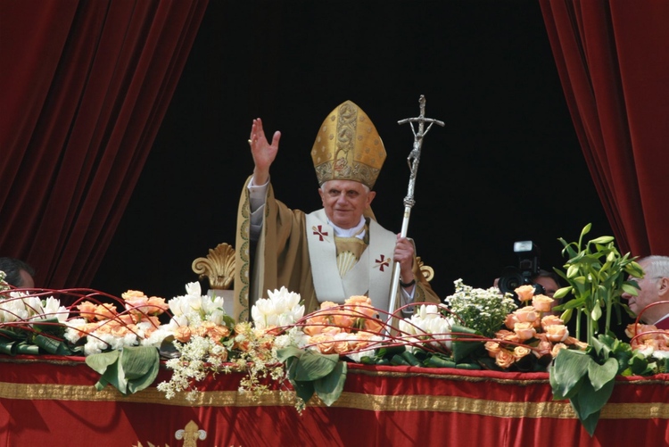 Overleden paus Benedictus XVI opgebaard in Rome