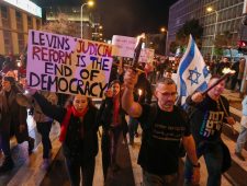 Waarom gingen zaterdag 80.000 mensen de straat op in Israël?