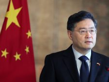 Wie is de nieuwe Chinese buitenlandminister met  bijnaam ‘wolfskrijger’?