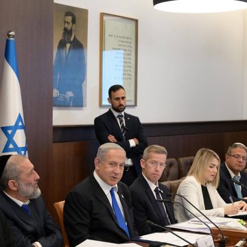 Netanyahu houdt zichzelf voor de gek als hij denkt dat hij de extreemrechtse meute kan temmen