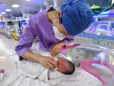 China wil dat stellen meer baby’s krijgen. Kan ivf uitkomst bieden?