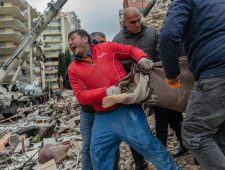 Meer dan 4300 doden bij aardbeving in Turkije en Syrië