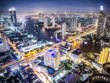 Privéjets, drugs en snelle auto’s: zo nemen Chinese bendes het Thaise nachtleven over