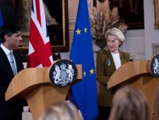 Wat het nieuwe Noord-Ierland-akkoord betekent voor de EU en het VK