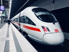Grote staking legt trein-, bus- en vliegverkeer in Duitsland grotendeels plat
