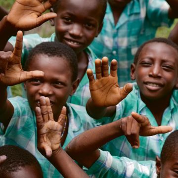 Overvolle scholen en hoge babysterfte: kinderen in Suriname hebben het moeilijk