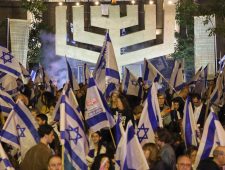 Israël viert 75-jarig bestaan te midden van massale protesten
